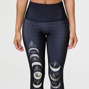 Onzie Graphic Moon Leggings